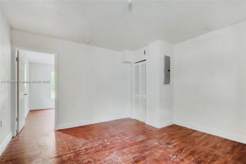 Propiedad comercial en venta en Miami, Florida, 220.74 m2 № 1863891 - foto 14