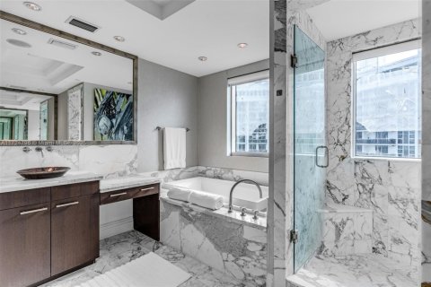 Copropriété à louer à Bal Harbour, Floride: 2 chambres, 198.44 m2 № 1860544 - photo 28