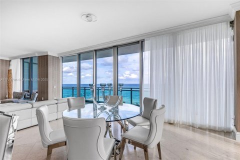 Copropriété à louer à Bal Harbour, Floride: 2 chambres, 198.44 m2 № 1860544 - photo 13