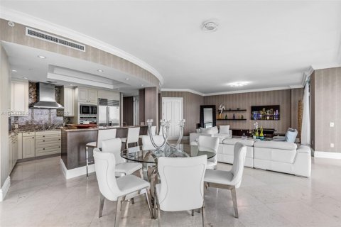 Copropriété à louer à Bal Harbour, Floride: 2 chambres, 198.44 m2 № 1860544 - photo 12