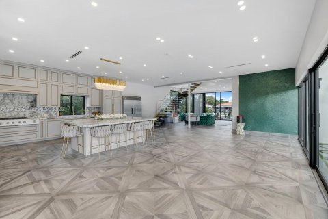 House in Miami Beach, Florida 4 bedrooms, 291.43 sq.m. № 2011020 - photo 3