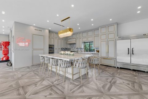 House in Miami Beach, Florida 4 bedrooms, 291.43 sq.m. № 2011020 - photo 19