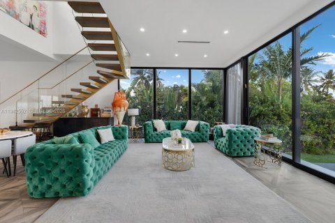 House in Miami Beach, Florida 4 bedrooms, 291.43 sq.m. № 2011020 - photo 5