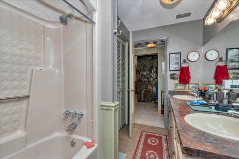 Купить виллу или дом в Даннеллон, Флорида 6 комнат, 207.82м2, № 2148905 - фото 29
