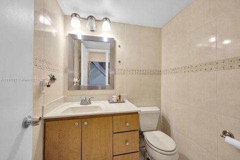 Condo in Miami, Florida, 2 bedrooms  № 1881922 - photo 25