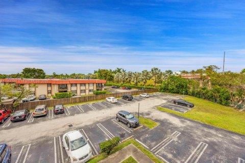 Condo in Miami, Florida, 2 bedrooms  № 1881922 - photo 17