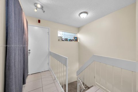 Condo in Miami, Florida, 2 bedrooms  № 1881922 - photo 24
