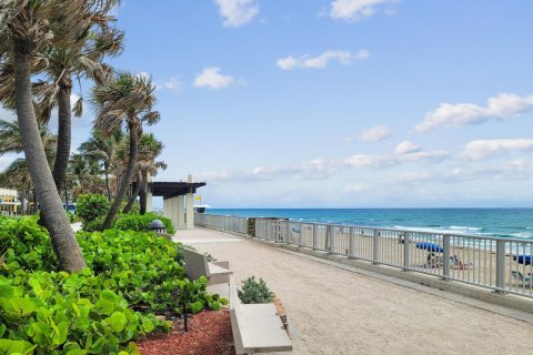 Copropriété à louer à Palm Beach, Floride: 1 chambre, 109.62 m2 № 1079521 - photo 1