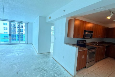 Condo in North Bay Village, Florida, 1 bedroom  № 2065945