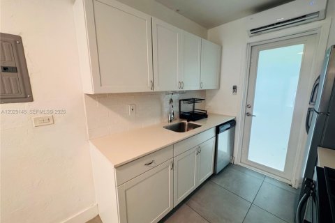 Condominio en venta en Miami Beach, Florida, 35.3 m2 № 2251071 - foto 5