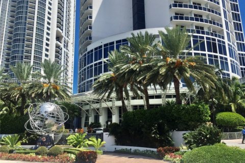 Condominio en venta en Sunny Isles Beach, Florida, 51.19 m2 № 1790699 - foto 11