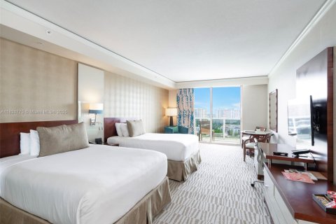 Condominio en venta en Sunny Isles Beach, Florida, 51.19 m2 № 1790699 - foto 1