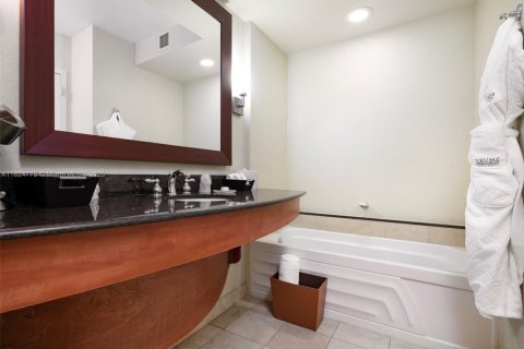 Condominio en venta en Sunny Isles Beach, Florida, 51.19 m2 № 1790699 - foto 4