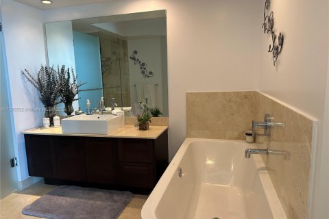 Condo in Sunny Isles Beach, Florida, 3 bedrooms  № 1726240 - photo 14