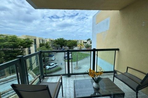 Condo in Miami, Florida, 2 bedrooms № 2171864 - photo 15