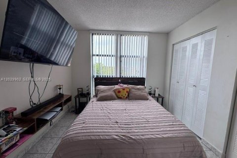 Condo in Miami, Florida, 2 bedrooms № 2171864 - photo 17