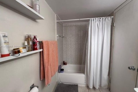 Condo in Miami, Florida, 2 bedrooms № 2171864 - photo 9