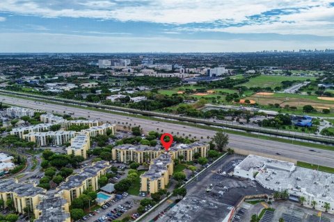 Condo in Miami, Florida, 2 bedrooms № 2171864 - photo 24