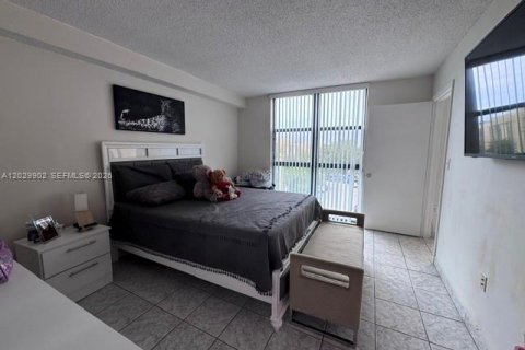 Condo in Miami, Florida, 2 bedrooms № 2171864 - photo 10