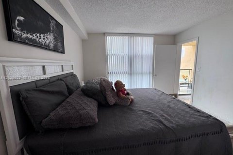 Condo in Miami, Florida, 2 bedrooms № 2171864 - photo 12