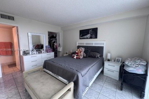 Condo in Miami, Florida, 2 bedrooms № 2171864 - photo 13
