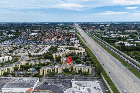 Condo in Miami, Florida, 2 bedrooms № 2171864 - photo 25