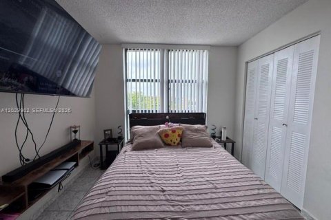 Condo in Miami, Florida, 2 bedrooms № 2171864 - photo 18