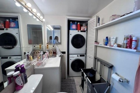 Condo in Miami, Florida, 2 bedrooms № 2171864 - photo 8
