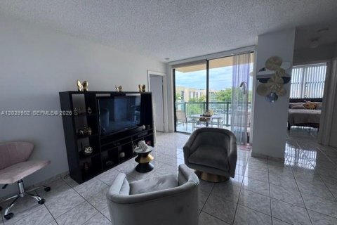 Condo in Miami, Florida, 2 bedrooms № 2171864 - photo 4