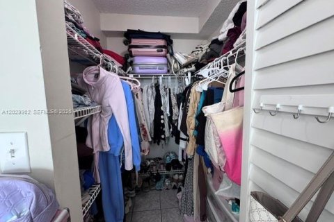 Condo in Miami, Florida, 2 bedrooms № 2171864 - photo 11