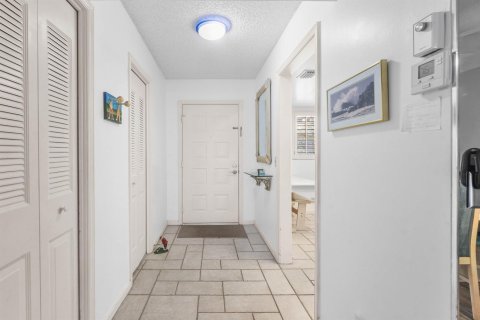 Condo in Atlantis, Florida, 2 bedrooms № 2265410 - photo 4