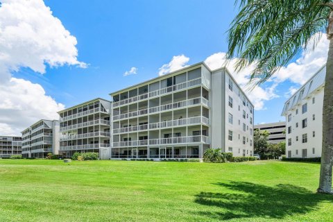 Condo in Atlantis, Florida, 2 bedrooms № 2265410 - photo 27