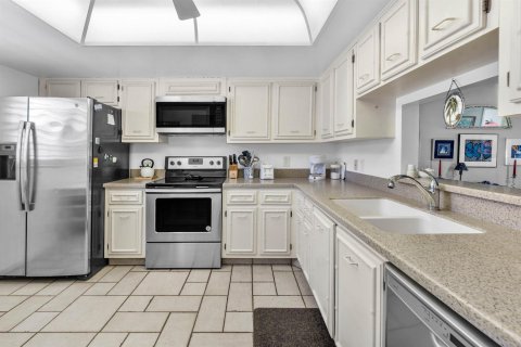 Condo in Atlantis, Florida, 2 bedrooms № 2265410 - photo 6