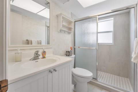 Condo in Atlantis, Florida, 2 bedrooms № 2265410 - photo 23