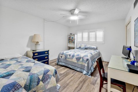 Condo in Atlantis, Florida, 2 bedrooms № 2265410 - photo 22