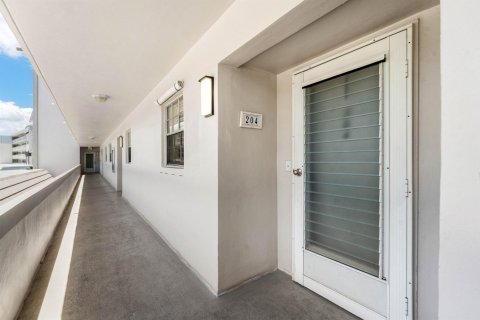 Condo in Atlantis, Florida, 2 bedrooms № 2265410 - photo 3
