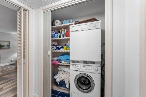 Condo in Atlantis, Florida, 2 bedrooms № 2265410 - photo 24