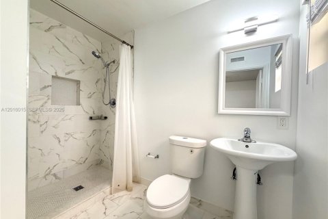 Снять в аренду виллу или дом в Форт-Лодердейл, Флорида 4 спальни, 110м2, № 2086016 - фото 16