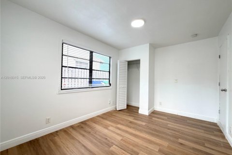 Снять в аренду виллу или дом в Форт-Лодердейл, Флорида 4 спальни, 110м2, № 2086016 - фото 9