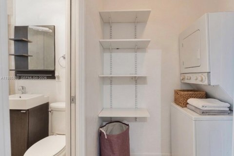 Condo in Miami Beach, Florida, 1 bedroom  № 2051652 - photo 10