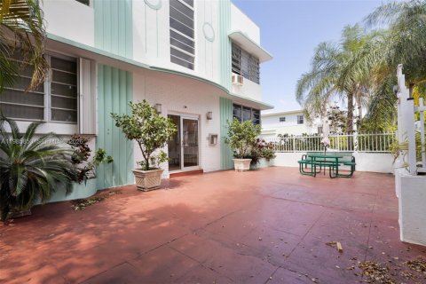 Condo in Miami Beach, Florida, 1 bedroom  № 2051652 - photo 13