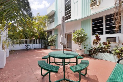 Condo in Miami Beach, Florida, 1 bedroom  № 2051652 - photo 12