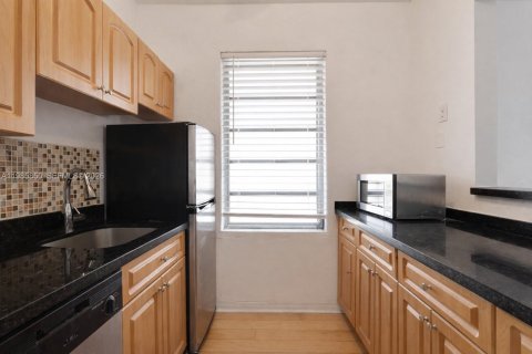 Condo in Miami Beach, Florida, 1 bedroom  № 2051652 - photo 6