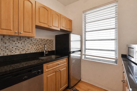 Condo in Miami Beach, Florida, 1 bedroom  № 2051652 - photo 7