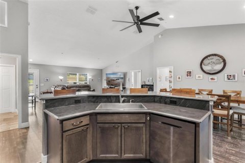 House in Lady Lake, Florida 3 bedrooms, 160.81 sq.m. № 1535150 - photo 13