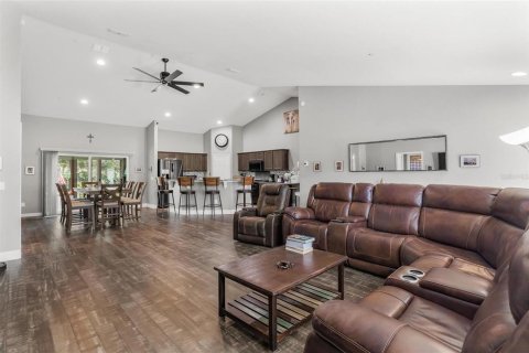 House in Lady Lake, Florida 3 bedrooms, 160.81 sq.m. № 1535150 - photo 6