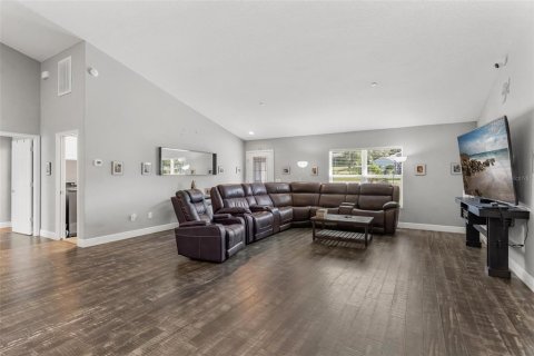 House in Lady Lake, Florida 3 bedrooms, 160.81 sq.m. № 1535150 - photo 5