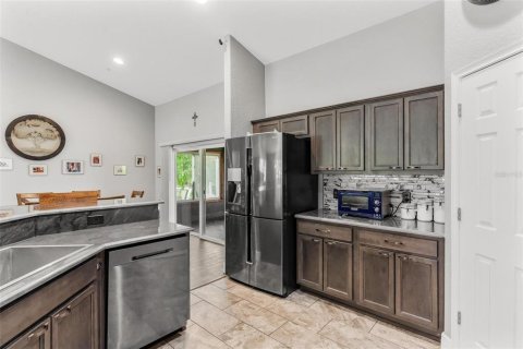 House in Lady Lake, Florida 3 bedrooms, 160.81 sq.m. № 1535150 - photo 11