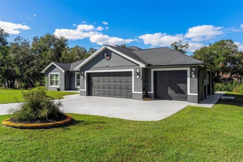 House in Lady Lake, Florida 3 bedrooms, 160.81 sq.m. № 1535150 - photo 2