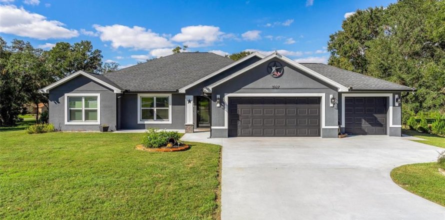 House in Lady Lake, Florida 3 bedrooms, 160.81 sq.m. № 1535150